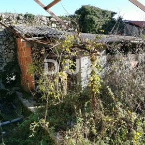 KASTAV, CENTAR -  kuća 246 m2 u starom gradu + okućnica 400m2