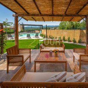 Kastav, izvrsna novogradnja s bazenom, 282m2, garaža