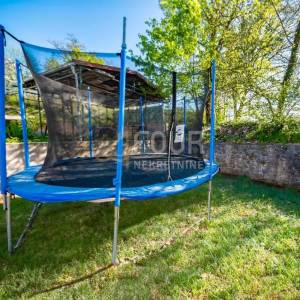 Kastav, izvrsna novogradnja s bazenom, 282m2, garaža