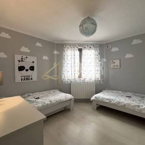 Kastav, izvrsna novogradnja s bazenom, 282m2, garaža
