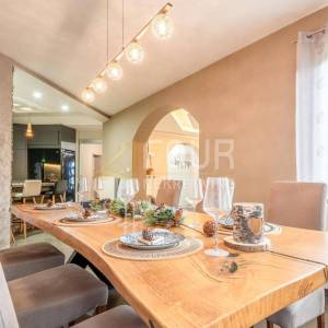 Kastav, izvrsna novogradnja s bazenom, 282m2, garaža