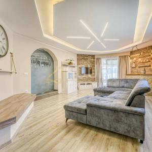 Kastav, izvrsna novogradnja s bazenom, 282m2, garaža