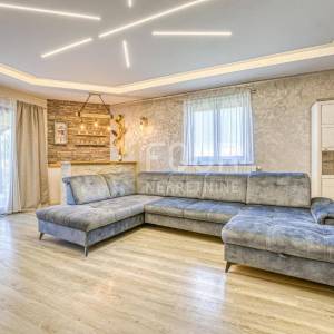 Kastav, izvrsna novogradnja s bazenom, 282m2, garaža