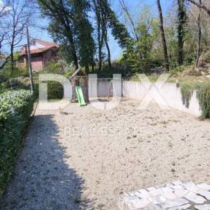 KASTAV - Kuća za odmor s prostranim građevinskim zemljištem