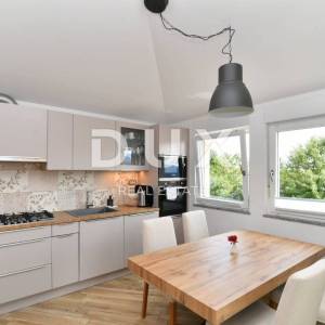 KASTAV - luksuzni penthouse s pogledom na more