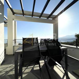 Kastav, Martinkovac, vila s tri stana i bazenom, 400m2