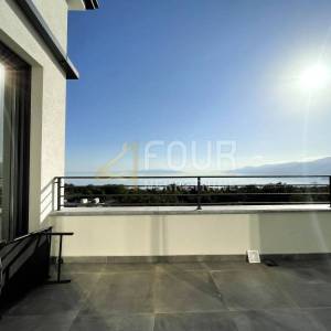 Kastav, Martinkovac, vila s tri stana i bazenom, 400m2