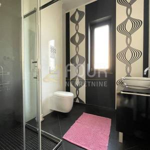 Kastav, Martinkovac, vila s tri stana i bazenom, 400m2