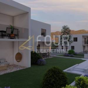 Kastav, novogradnja, 3s+db, balkon, okućnica 100m2