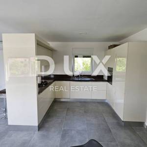 KASTAV, REŠETARI - stan novogradnja 130m2, 1.kat, DB+3S s pogledom na more i garažom + okućnica 57m2