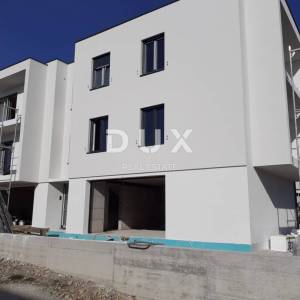 KASTAV, RUBEŠI - dvoetažni stan 150m2, DB+3S s pogledom na more i garažom + okoliš 200m2 - SE