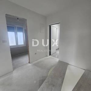 KASTAV, RUBEŠI - dvoetažni stan 150m2, DB+3S s pogledom na more i garažom + okoliš 200m2 - SE
