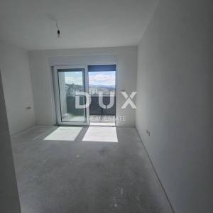 KASTAV, RUBEŠI - dvoetažni stan 150m2, DB+3S s pogledom na more i garažom + okoliš 200m2 - SE