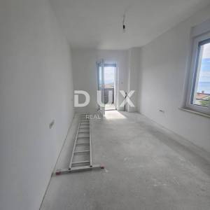 KASTAV, RUBEŠI - dvoetažni stan 150m2, DB+3S s pogledom na more i garažom + okoliš 200m2 - SE