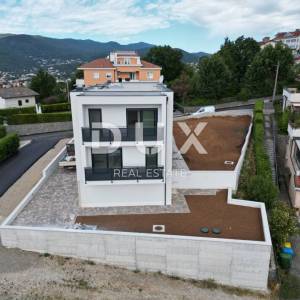 KASTAV, RUBEŠI - dvoetažni stan 150m2, DB+3S s pogledom na more i garažom + okoliš 200m2 - SE