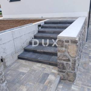 KASTAV, RUBEŠI - dvojna kuća 150m2, DB+3S s pogledom na more i garažom + okoliš 200m2- SE