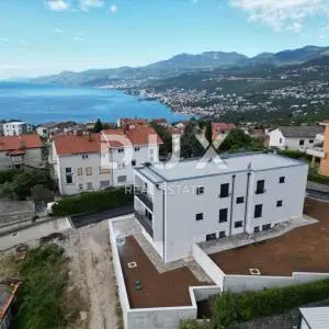 KASTAV, RUBEŠI - dvojna kuća 150m2, DB+3S s pogledom na more i garažom + okoliš 200m2- SE