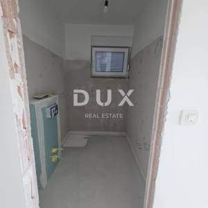 KASTAV, RUBEŠI - dvojna kuća 150m2, DB+3S s pogledom na more i garažom + okoliš 200m2- SE