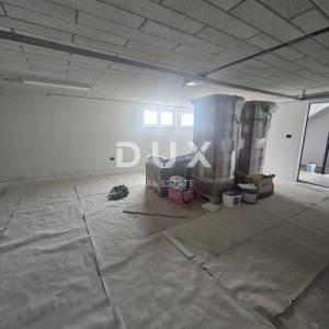KASTAV, RUBEŠI- dvojna kuća 150m2, DB+3S s pogledom na more i garažom + okoliš 200m2 - SW