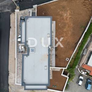 KASTAV, RUBEŠI- dvojna kuća 150m2, DB+3S s pogledom na more i garažom + okoliš 200m2 - SW
