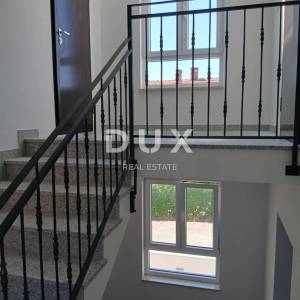 KASTAV, RUBEŠI- dvojna kuća 150m2, DB+3S s pogledom na more i garažom + okoliš 200m2 - SW