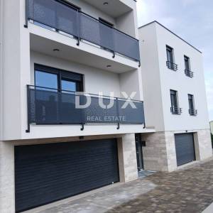 KASTAV, RUBEŠI- dvojna kuća 150m2, DB+3S s pogledom na more i garažom + okoliš 200m2 - SW