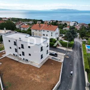 KASTAV, RUBEŠI- dvojna kuća 150m2, DB+3S s pogledom na more i garažom + okoliš 200m2 - SW