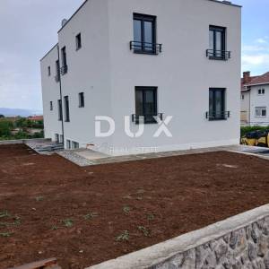 KASTAV, RUBEŠI- dvojna kuća 150m2, DB+3S s pogledom na more i garažom + okoliš 200m2 - SW