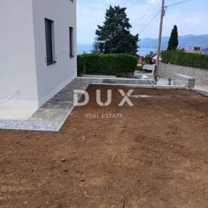KASTAV, RUBEŠI- dvojna kuća 150m2, DB+3S s pogledom na more i garažom + okoliš 200m2 - SW