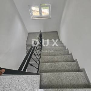 KASTAV, RUBEŠI- dvojna kuća 150m2, DB+3S s pogledom na more i garažom + okoliš 200m2 - SW
