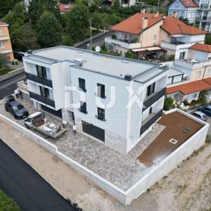 KASTAV, RUBEŠI- dvojna kuća 150m2, DB+3S s pogledom na more i garažom + okoliš 200m2 - SW