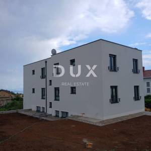KASTAV, RUBEŠI- dvojna kuća 150m2, DB+3S s pogledom na more i garažom + okoliš 200m2 - SW