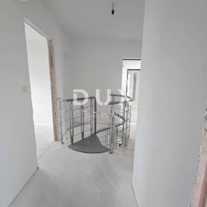 KASTAV, RUBEŠI- dvojna kuća 150m2, DB+3S s pogledom na more i garažom + okoliš 200m2 - SW