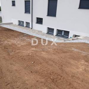 KASTAV, RUBEŠI- dvojna kuća 150m2, DB+3S s pogledom na more i garažom + okoliš 200m2 - SW
