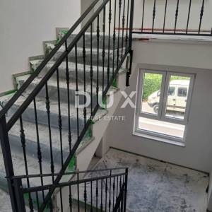 KASTAV, RUBEŠI- dvojna kuća 150m2, DB+3S s pogledom na more i garažom + okoliš 200m2 - SW