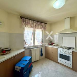 KASTAV, TRINAJSTIĆI - Kuća u nizu 1000€ po m2 - PRILIKA!!!