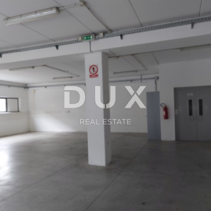 KASTAV, ŽEGOTI- dvoetažni poslovni prostor 421m2 s liftom za zakup/najam + parking