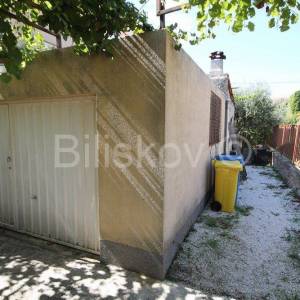 Kaštel Novi, 2 stana u obiteljskoj kući, 200m2, prodaja
