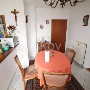 Kaštel Stari, obiteljska kuća s 3 stana, 490m2, prodaja
