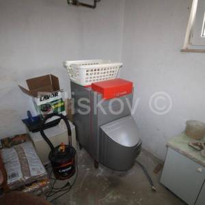Kaštel Stari, obiteljska kuća s 3 stana, 490m2, prodaja