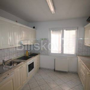 Kaštel Stari, obiteljska kuća s 3 stana, 490m2, prodaja