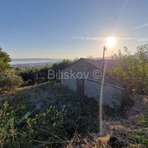 Kaštel Stari, objekt na velikom poljop. zemljištu, prodaja