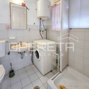 Kaštel Sućurac, stan prvi red do mora s privatnim dvorištem