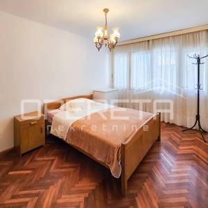 Kaštel Sućurac, stan prvi red do mora s privatnim dvorištem