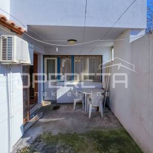 Kaštel Sućurac, stan prvi red do mora s privatnim dvorištem