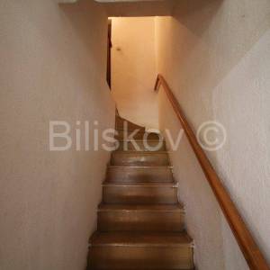 Kaštel Sućurac,troetažni stan u kamenoj kući, prodaja