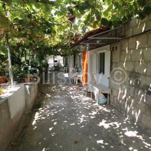 Kaštel Sućurac,troetažni stan u kamenoj kući, prodaja