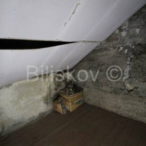 Kaštel Sućurac,troetažni stan u kamenoj kući, prodaja