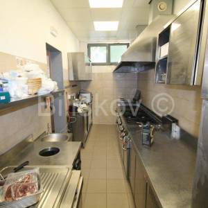 Kaštela, Kaštel Novi, uhodani restoran