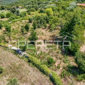 Kavran – Građevinsko zemljište s pogledom na more i građevinskom dozvolom za kuć